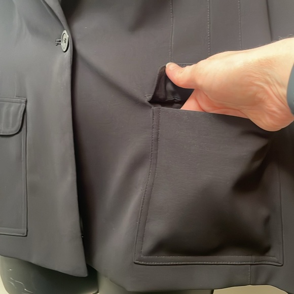 Size 10 black blazer with shoulder pads women’s. Preowned GUC - Picture 10 of 12